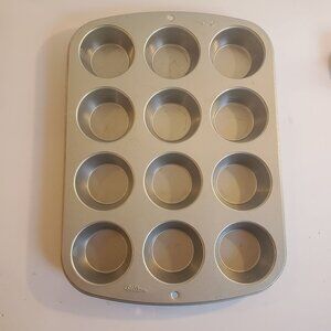 Wilton Cupcake Muffin Baking Pan Tray Kitchenware Non Stick Metal 12 Count